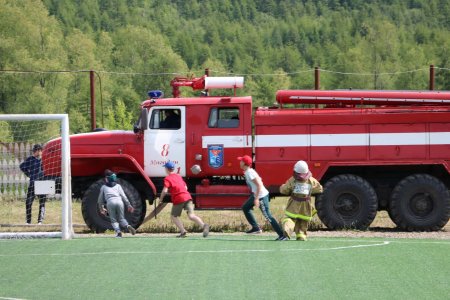 ДЕТСКИЕ СОРЕВНОВАНИЯ ПО ПОЖАРНО-ПРИКЛАДНОМУ СПОРТУ НА СНЕЖНОЙ ДОЛИНЕ