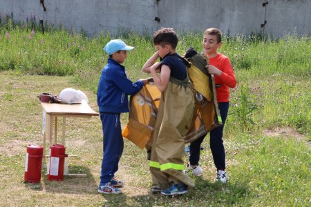 ДЕТСКИЕ СОРЕВНОВАНИЯ ПО ПОЖАРНО-ПРИКЛАДНОМУ СПОРТУ НА СНЕЖНОЙ ДОЛИНЕ