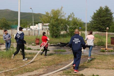 ДЕТСКИЕ СОРЕВНОВАНИЯ ПО ПОЖАРНО-ПРИКЛАДНОМУ СПОРТУ НА СНЕЖНОЙ ДОЛИНЕ